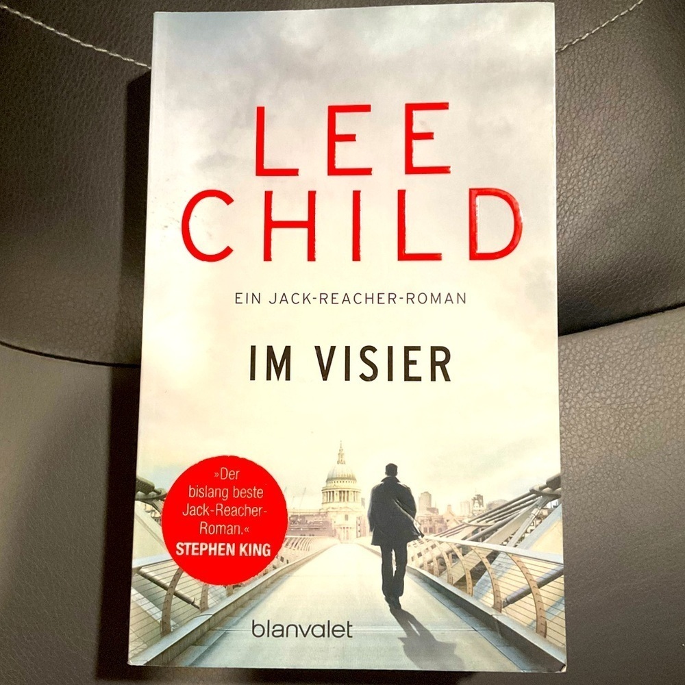 Im Visier: Ein Jack-Reacher-Roman Paperback – July 15, 2019
German Edition